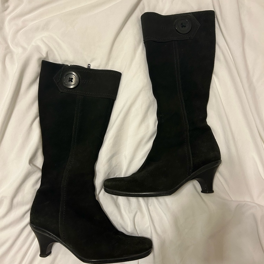 La Canadienne suede boots